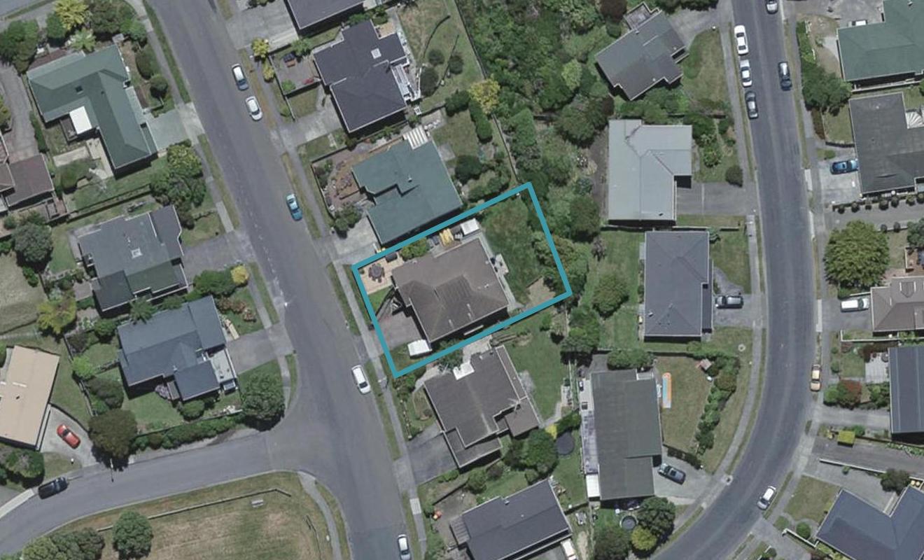 76 Victory Crescent, Tawa, Wellington - Carousel 1