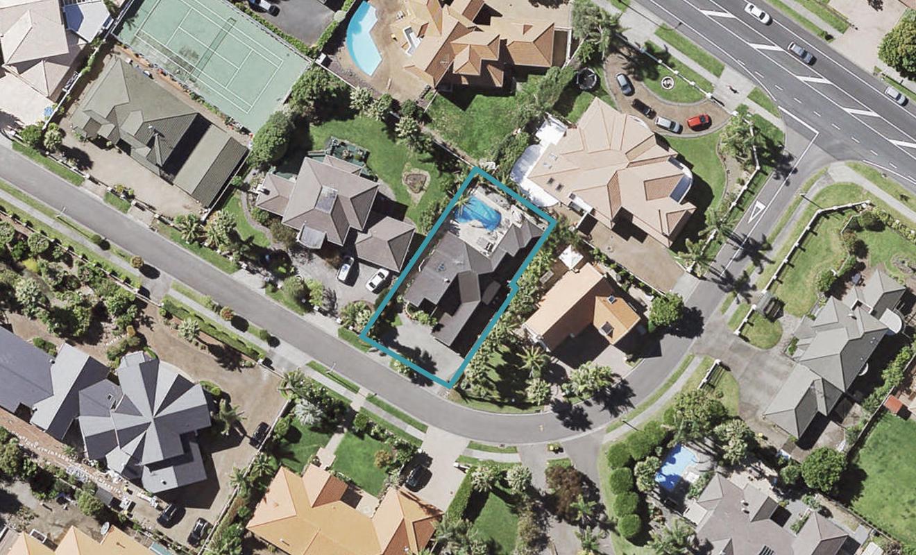 3A The Mews, Shamrock Park, Auckland - Carousel 1