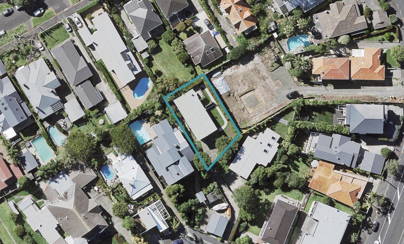2/0 Grove Road, Narrow Neck, Auckland - Carousel 1