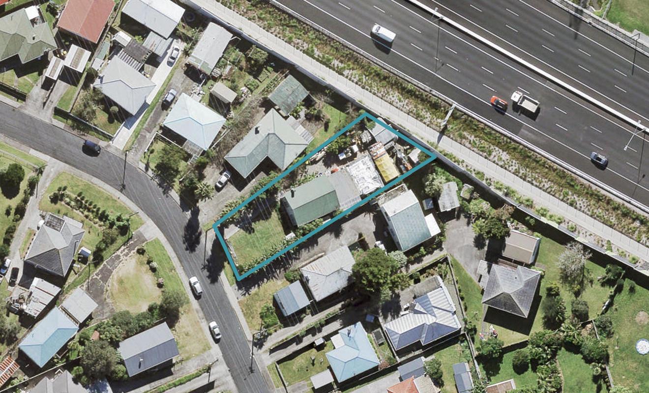 11 Marewa Street, Te Atatu South, Auckland - Carousel 1