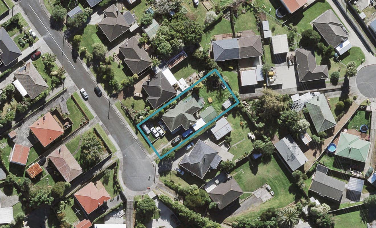 16 Cornwall Street, Te Atatu South, Auckland - Carousel 1