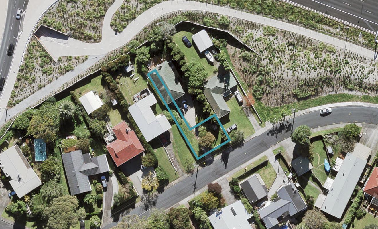 8D Alwyn Avenue, Te Atatu South, Auckland - Carousel 1