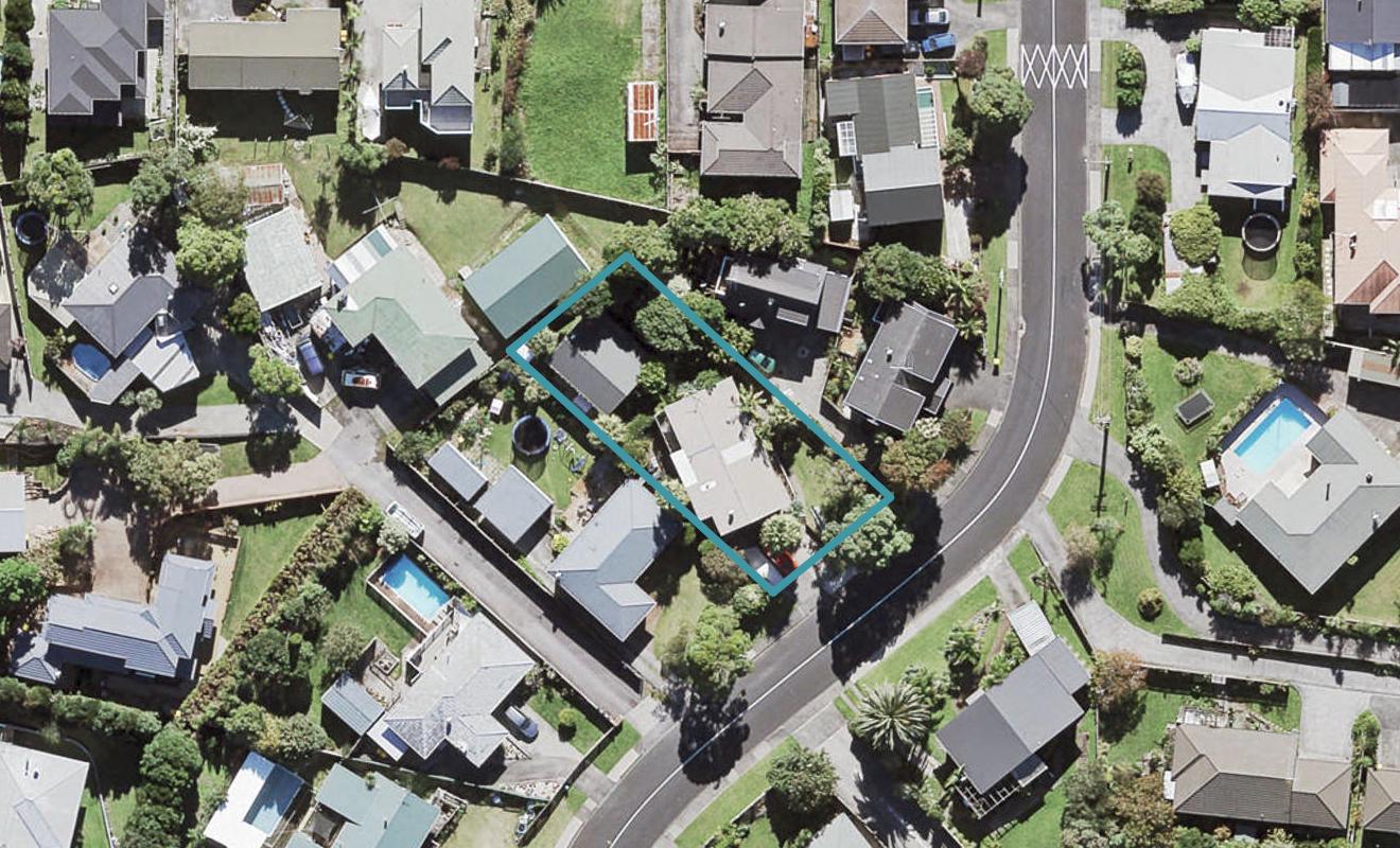 5 Lantana Road, Green Bay, Auckland - Carousel 1