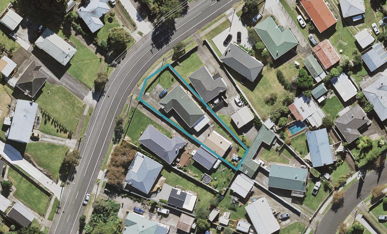37 Mountain Road, Mangere Bridge, Auckland - Carousel 1