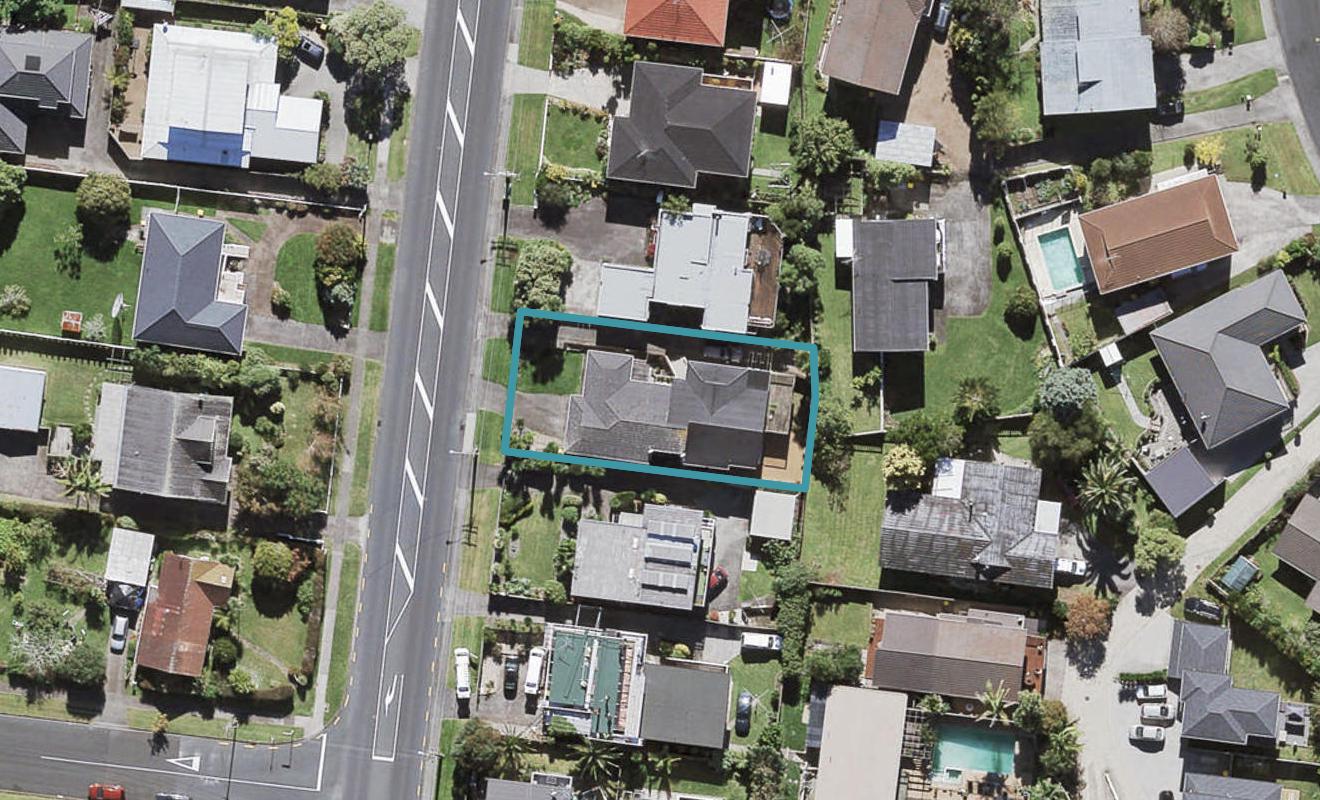 2/43 Te Atatu Road, Te Atatu South, Auckland - Carousel 1