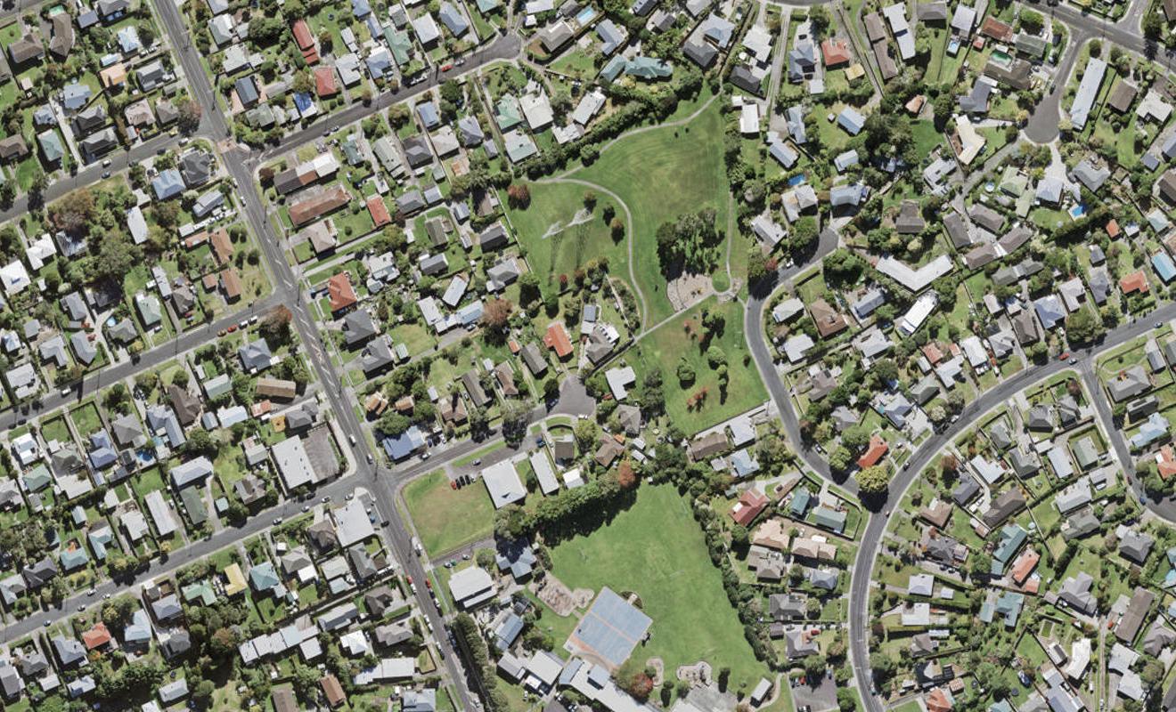 14 Cole Place, Te Atatu South, Auckland - Carousel 1