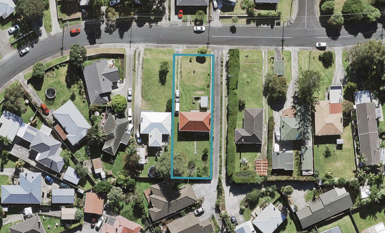 36 Amberley Avenue, Te Atatu South, Auckland - Carousel 1