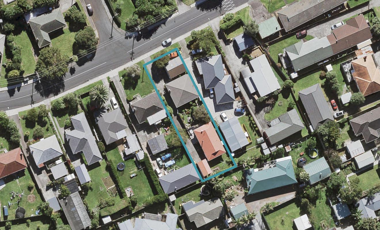 8 Vodanovich Road, Te Atatu South, Auckland - Carousel 1