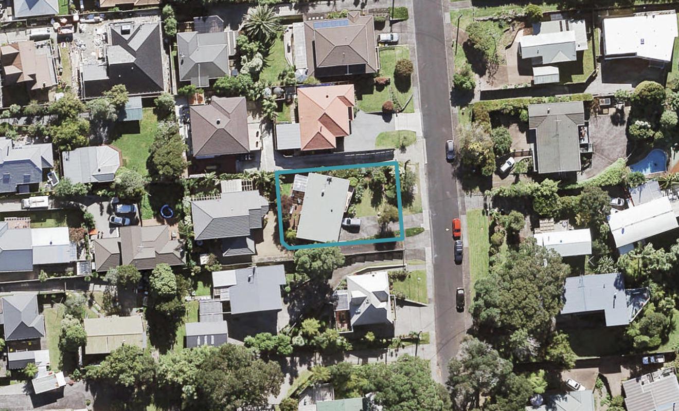 15A Harrybrook Road, Green Bay, Auckland - Carousel 1
