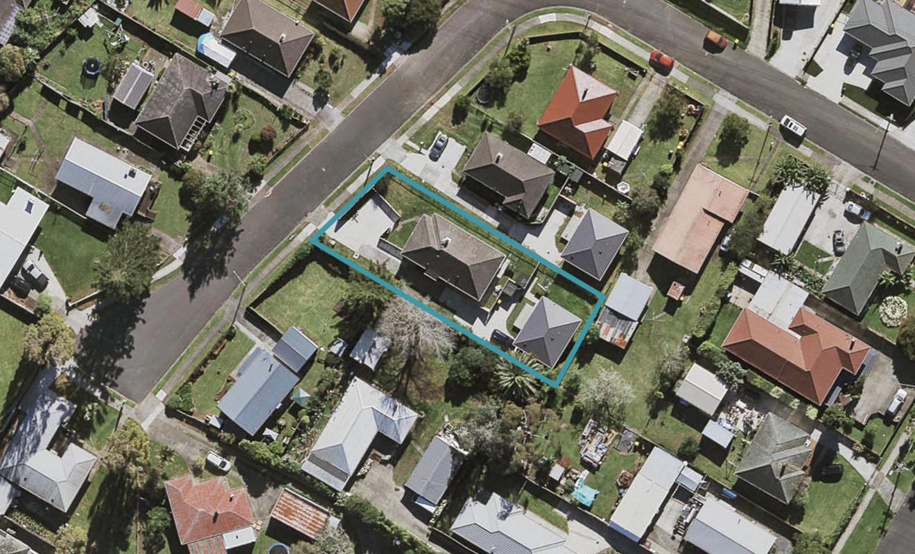 10 Mcburney Place, Mangere East, Auckland - Carousel 1