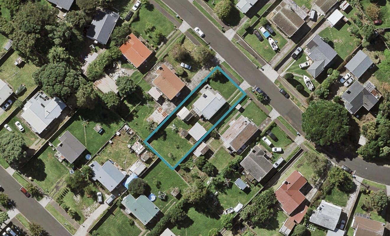 15 Taratoa Street, Point England, Auckland - Carousel 1