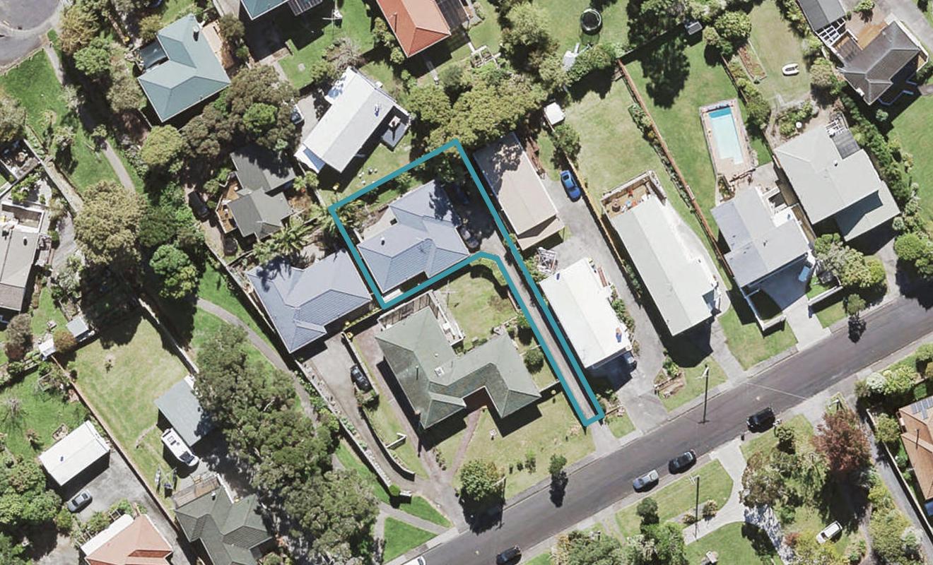 87 Cliff View Drive, Green Bay, Auckland - Carousel 1