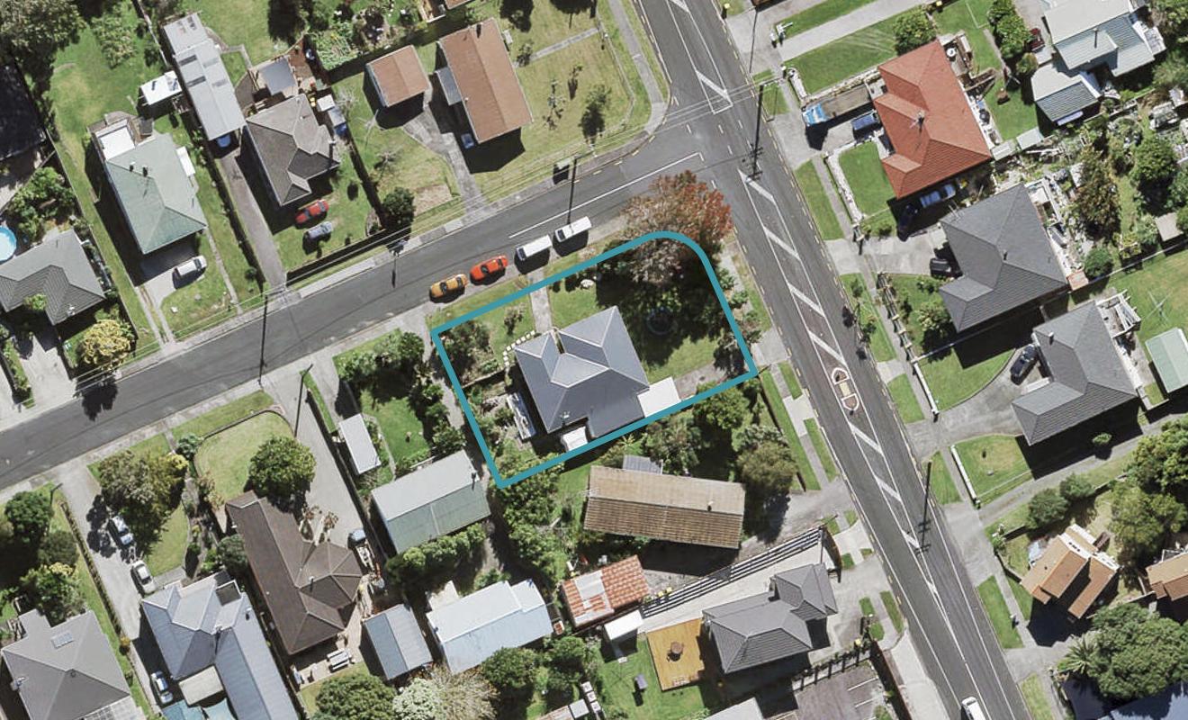 84 Flanshaw Road, Te Atatu South, Auckland - Carousel 1