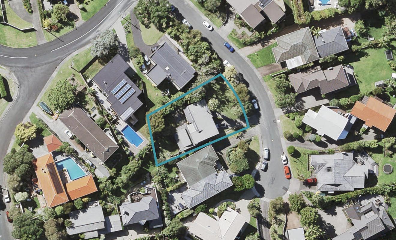 1 Cloverly Crescent, Campbells Bay, Auckland - Carousel 1