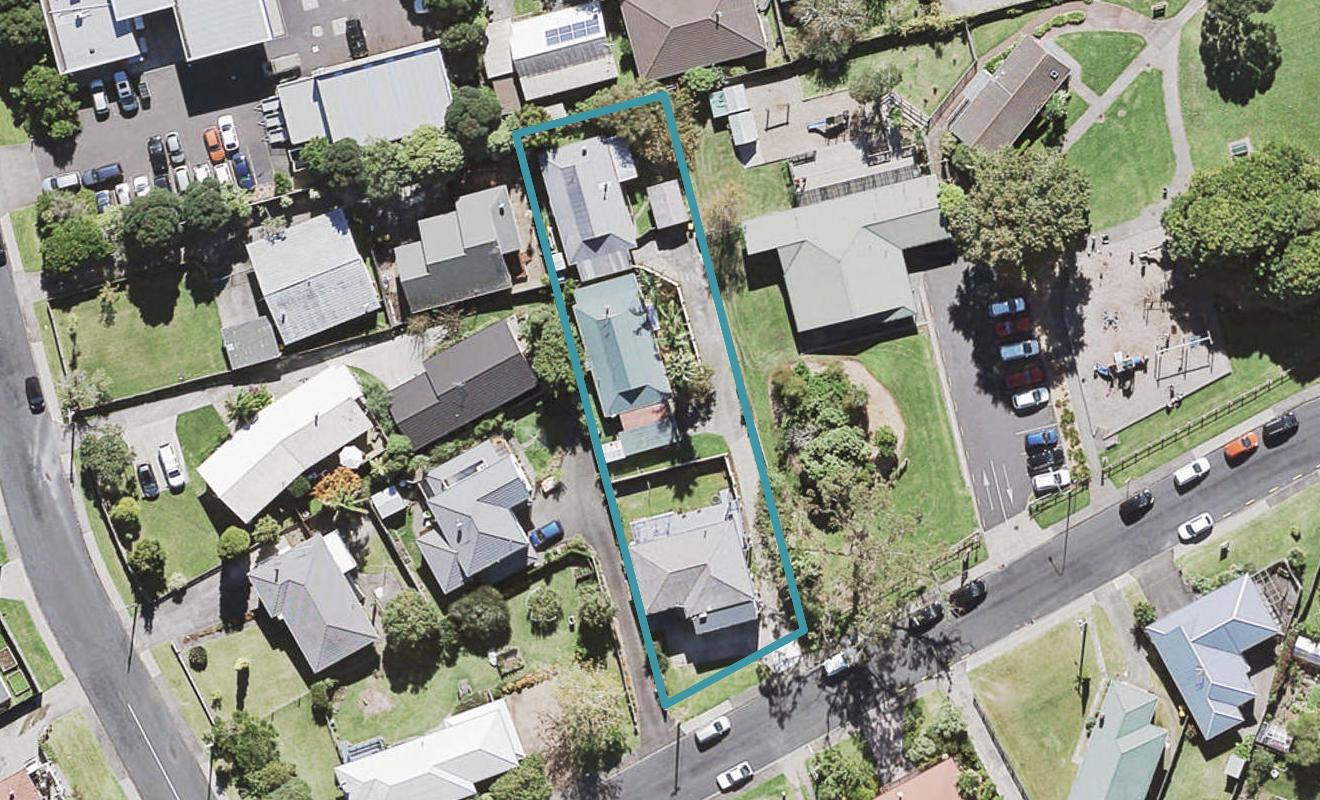 3/3 Barron Drive, Green Bay, Auckland - Carousel 1