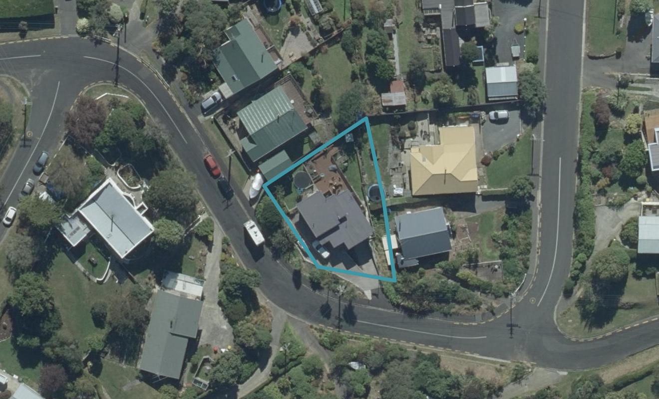 69 Marion Street, Macandrew Bay, Dunedin - Carousel 1