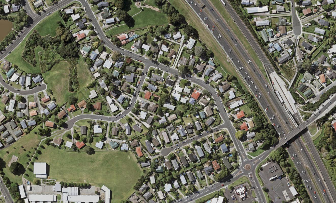 20 Totaravale Drive, Totara Vale, Auckland - Carousel 1