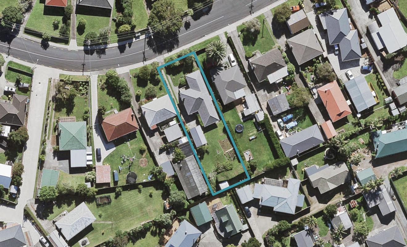 14 Vodanovich Road, Te Atatu South, Auckland - Carousel 1