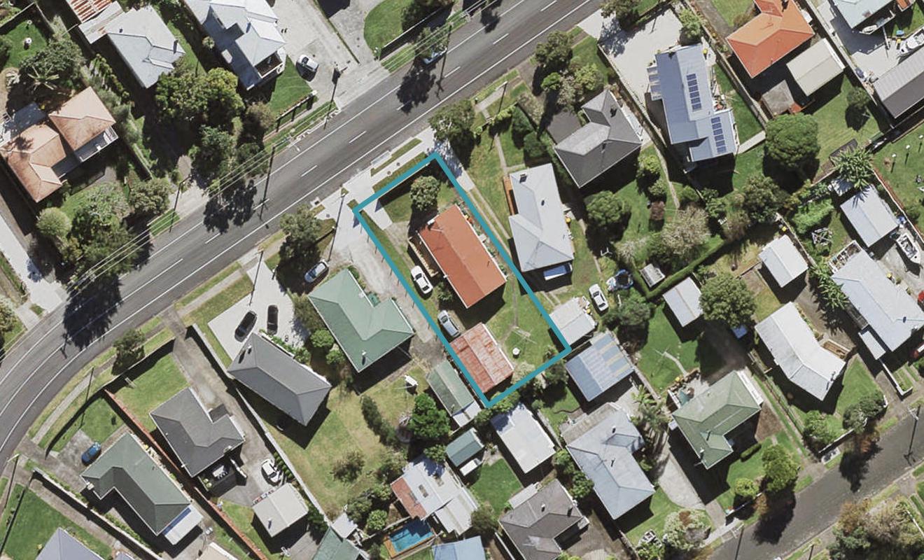 29 Mountain Road, Mangere Bridge, Auckland - Carousel 1