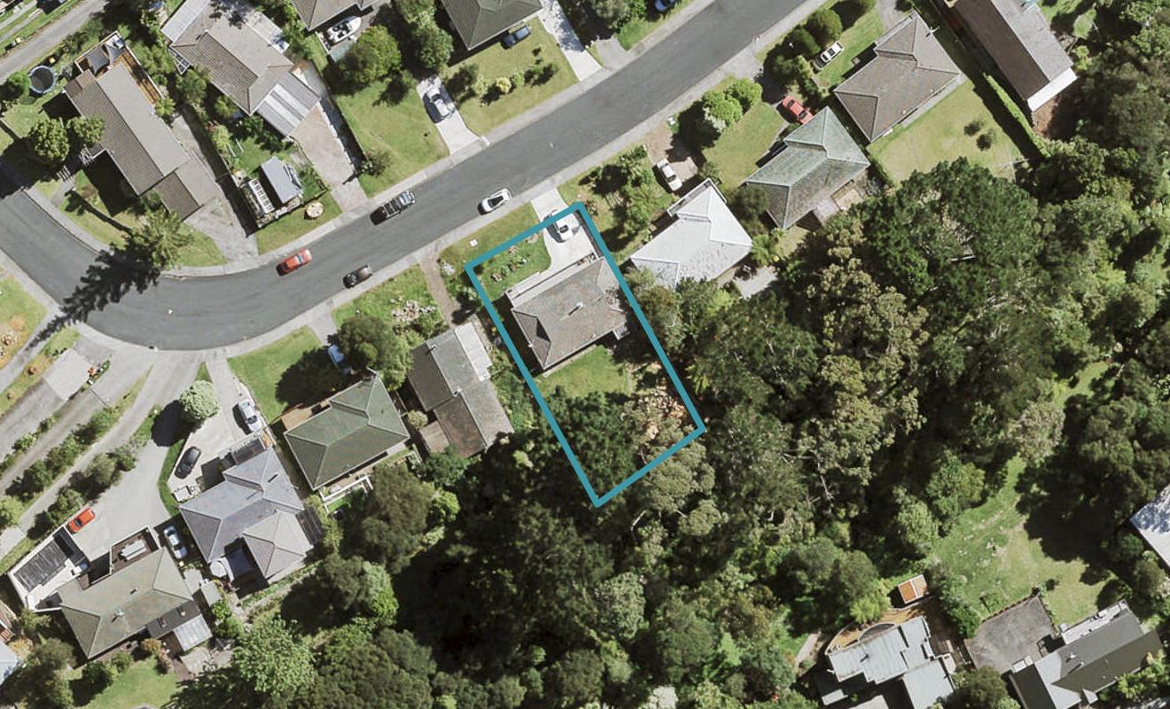 28 Staincross Street, Green Bay, Auckland - Carousel 1