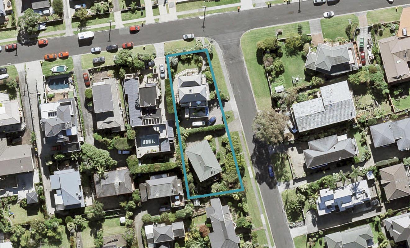 1 Newburn Road, Waiake, Auckland - Carousel 1