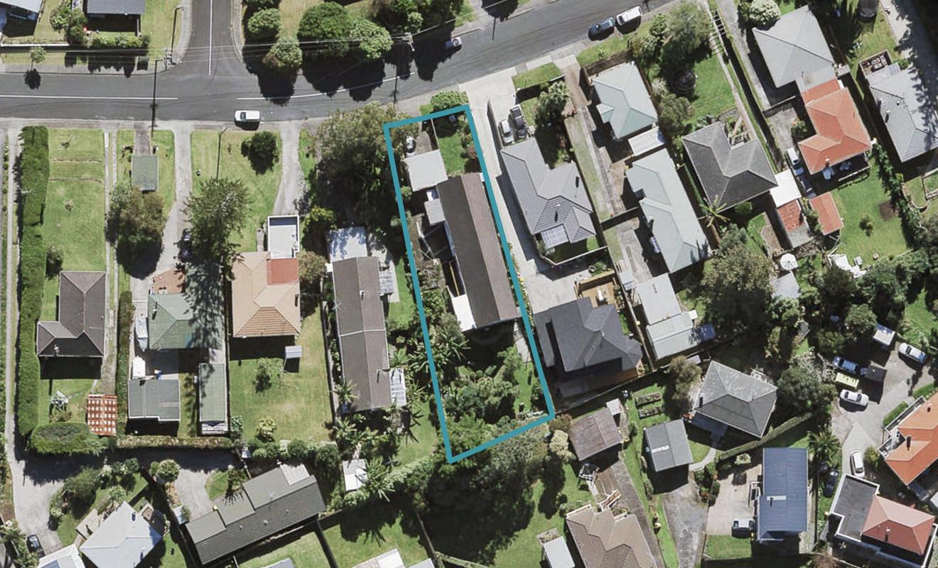 2/22 Amberley Avenue, Te Atatu South, Auckland - Carousel 1