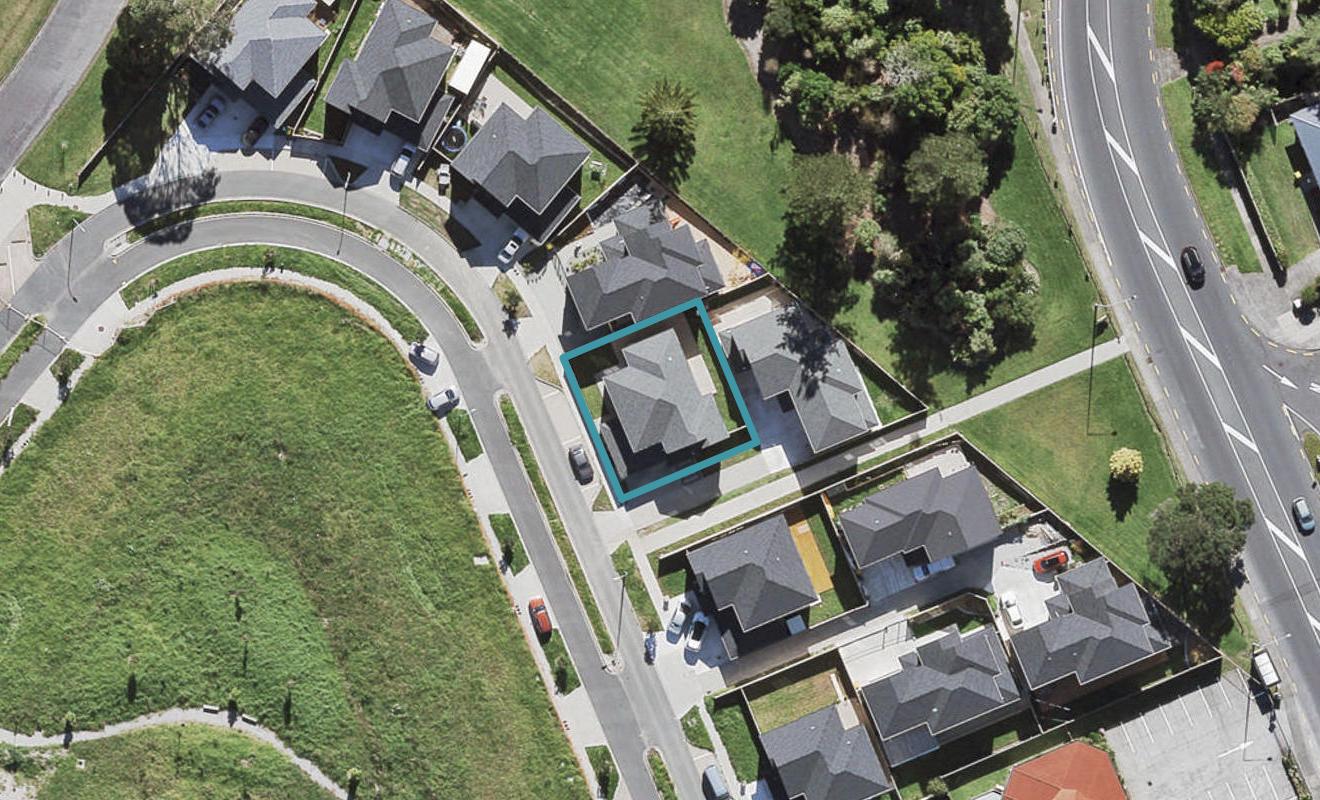 47 Bordeaux Parade, Te Atatu South, Auckland - Carousel 1