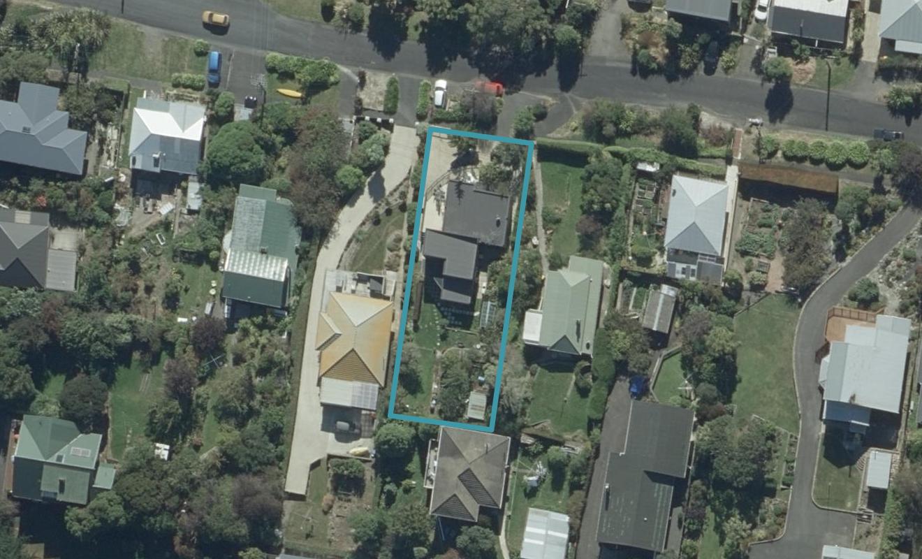 8 Porterfield Street, Macandrew Bay, Dunedin - Carousel 1
