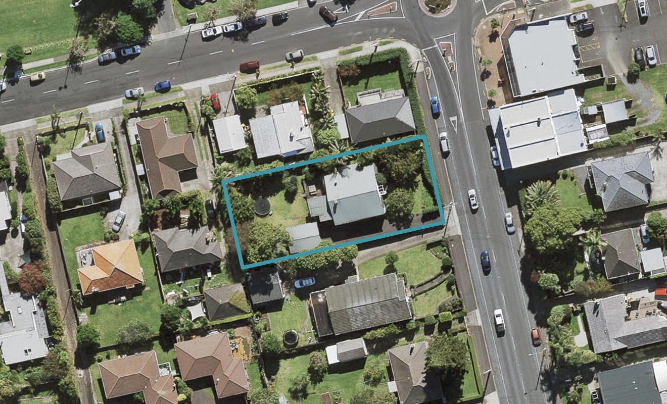50 Coronation Road, Mangere Bridge, Auckland - Carousel 1