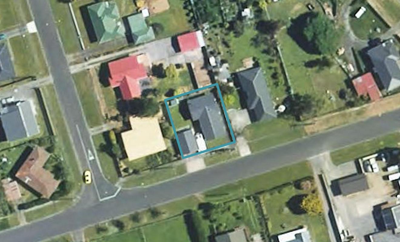 62 Warwick Road, Stratford - Carousel 1