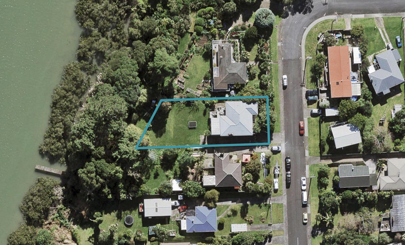 42 Abbotleigh Avenue, Te Atatu Peninsula, Auckland - Carousel 1