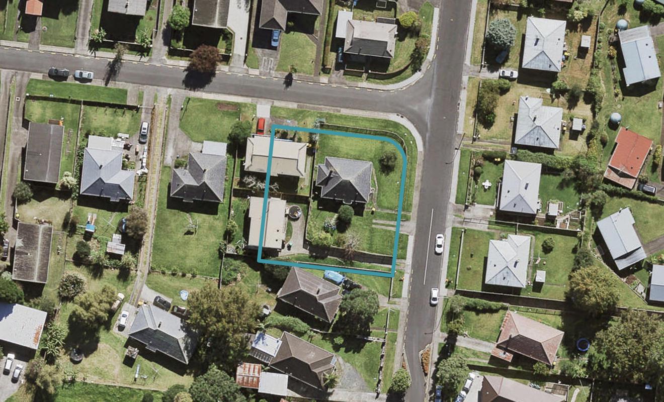 16 Potter Avenue, Northcote, Auckland - Carousel 1