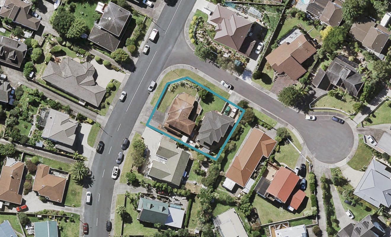 1/1 Delisle Place, Windsor Park, Auckland - Carousel 1