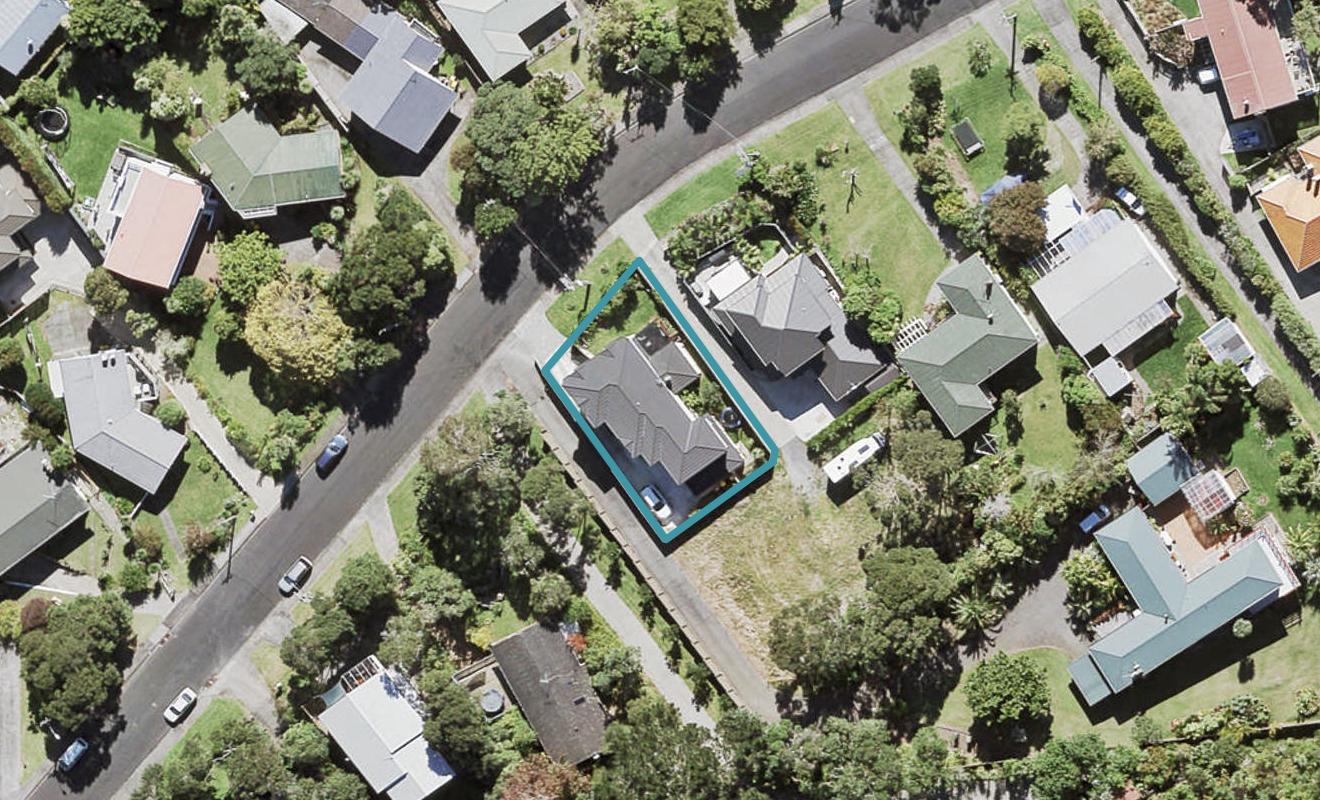 170 Cliff View Drive, Green Bay, Auckland - Carousel 1