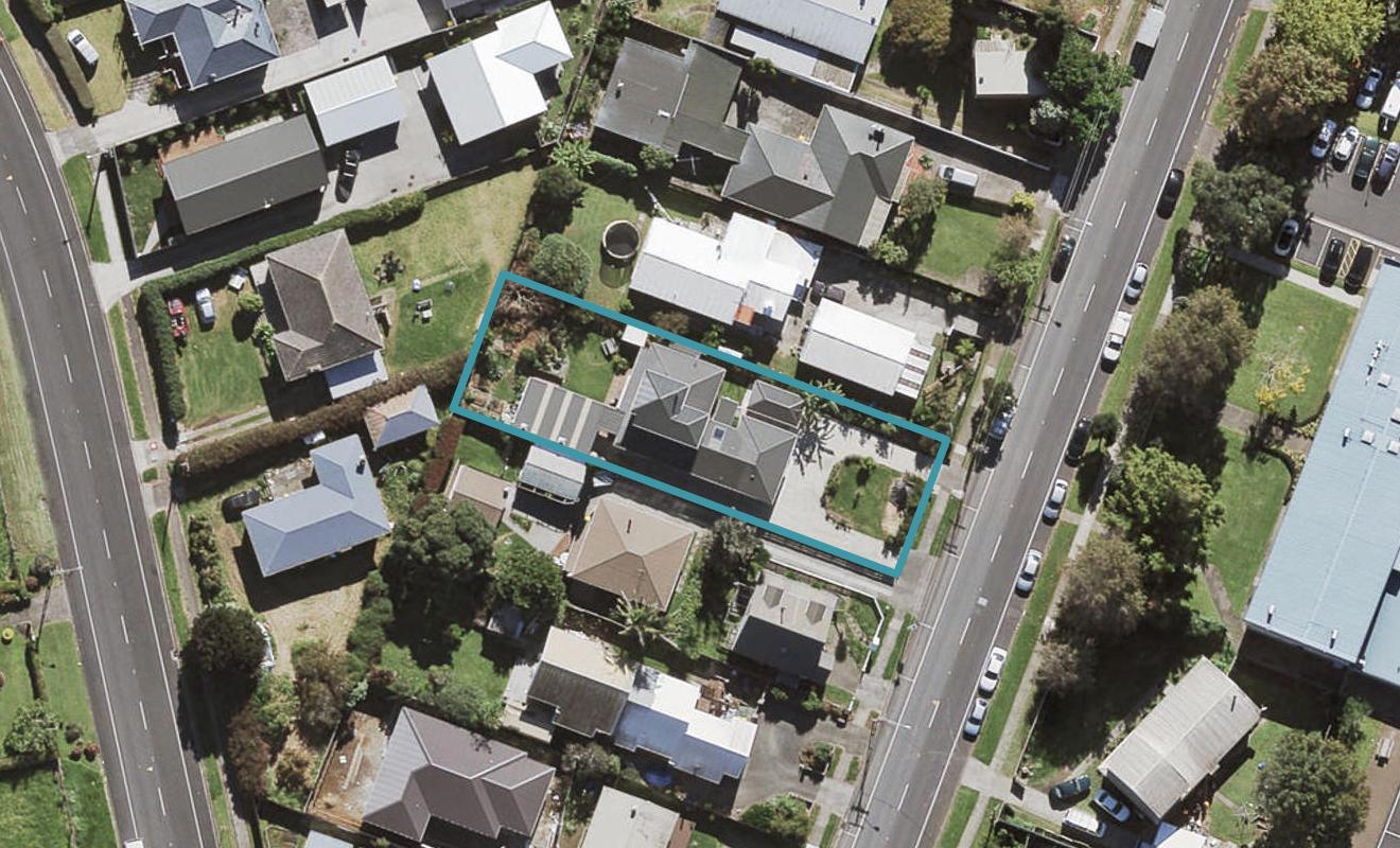 114 Mountain Road, Mangere Bridge, Auckland - Carousel 1