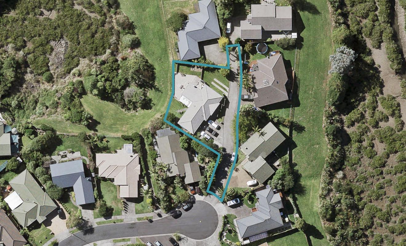 16 Robina Court, Burswood, Auckland - Carousel 1