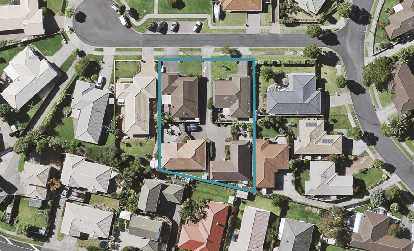 2/6 Marbeth Court, Botany Downs, Auckland - Carousel 1