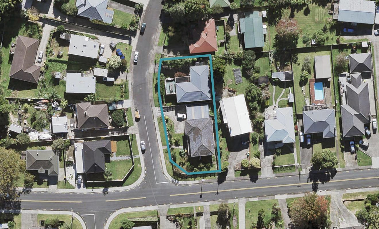 1 Marie Crescent, Te Atatu South, Auckland - Carousel 1