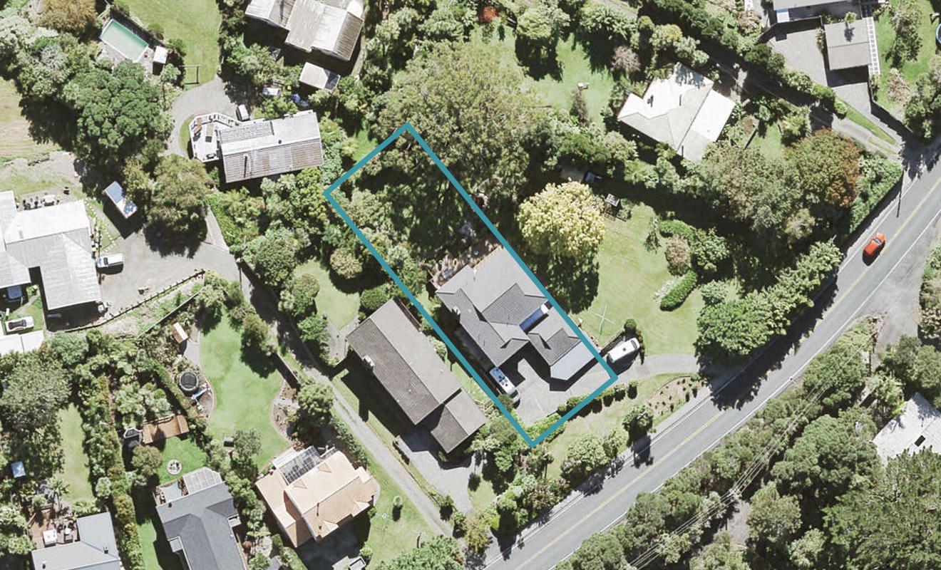 1093 Scenic Drive North, Swanson, Auckland - Carousel 1