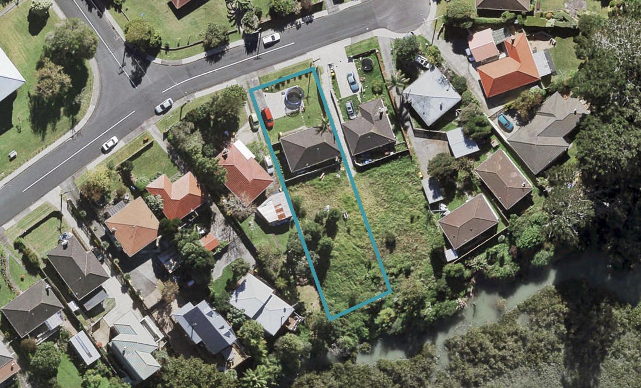 10 Bedford Street, Te Atatu South, Auckland - Carousel 1