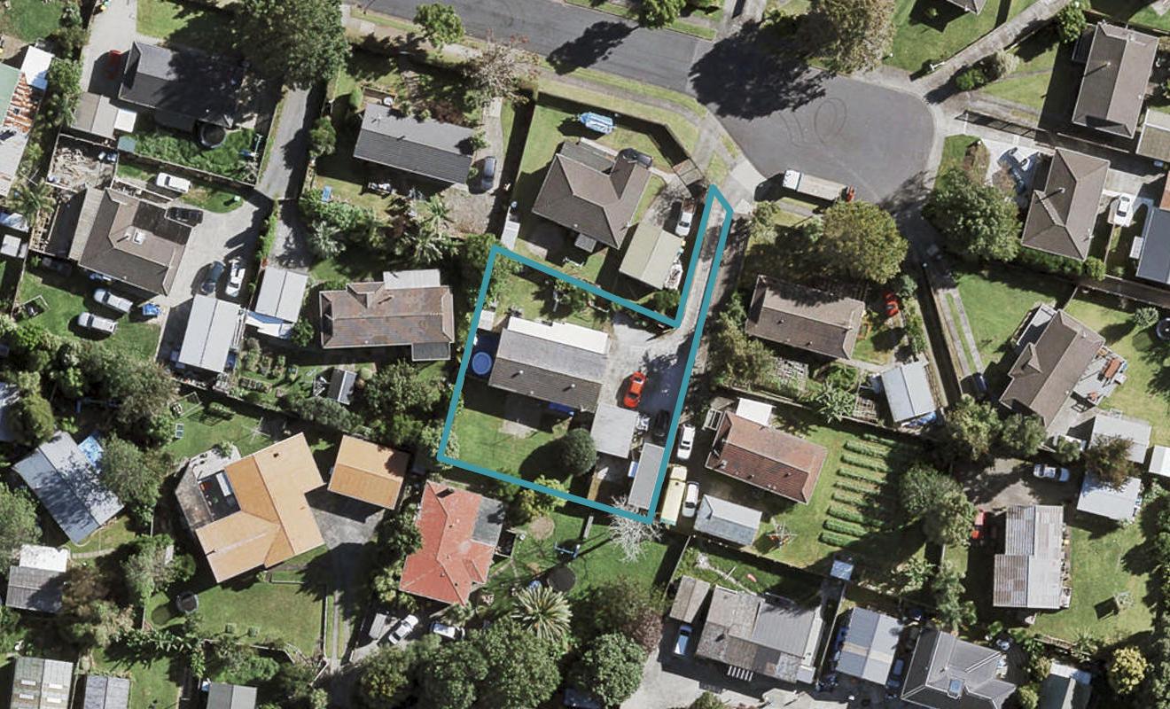 13 Adel Place, Weymouth, Auckland - Carousel 1