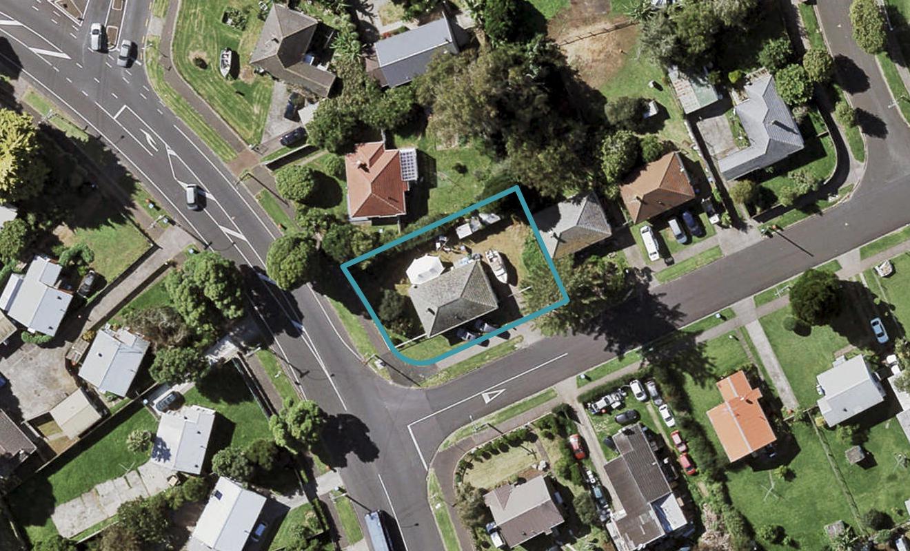2 Tuakiri Street, Point England, Auckland - Carousel 1