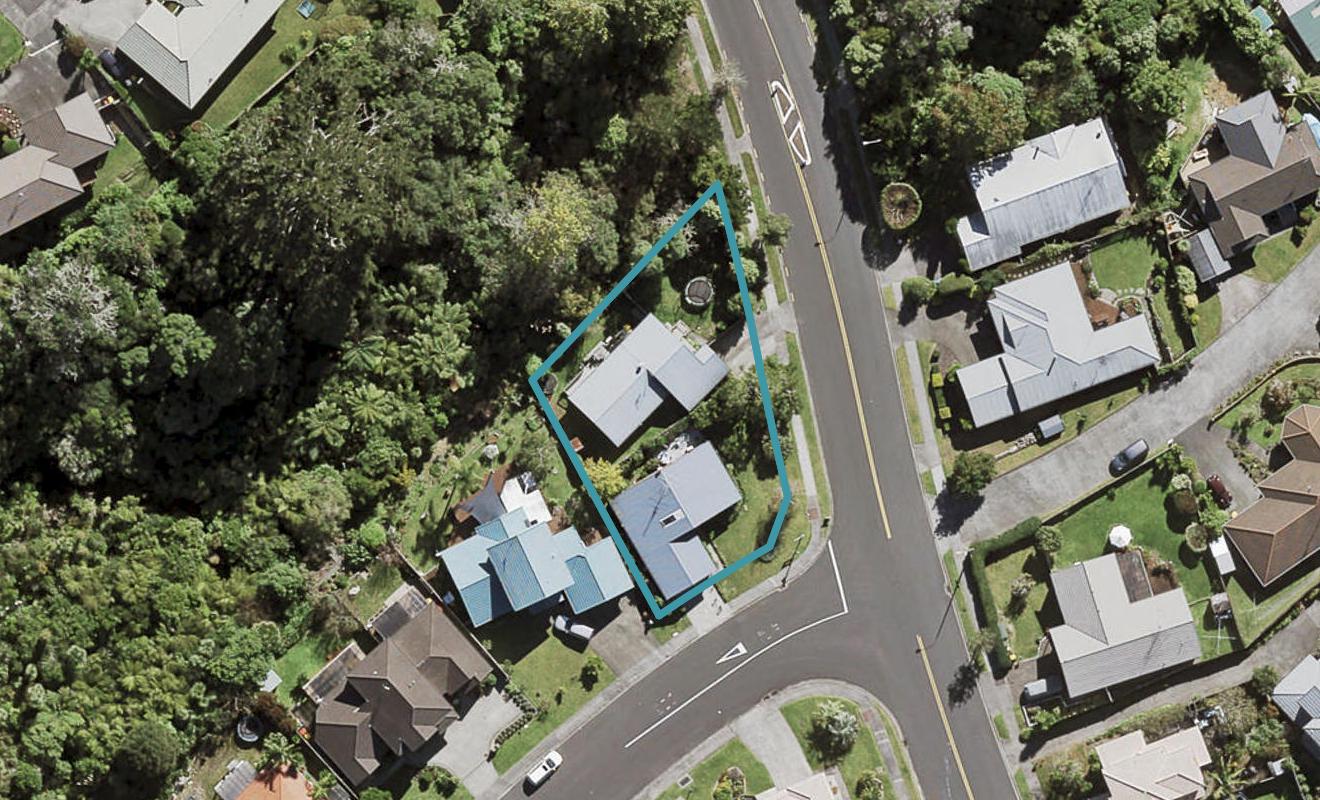 2/52 Unsworth Drive, Unsworth Heights, Auckland - Carousel 1