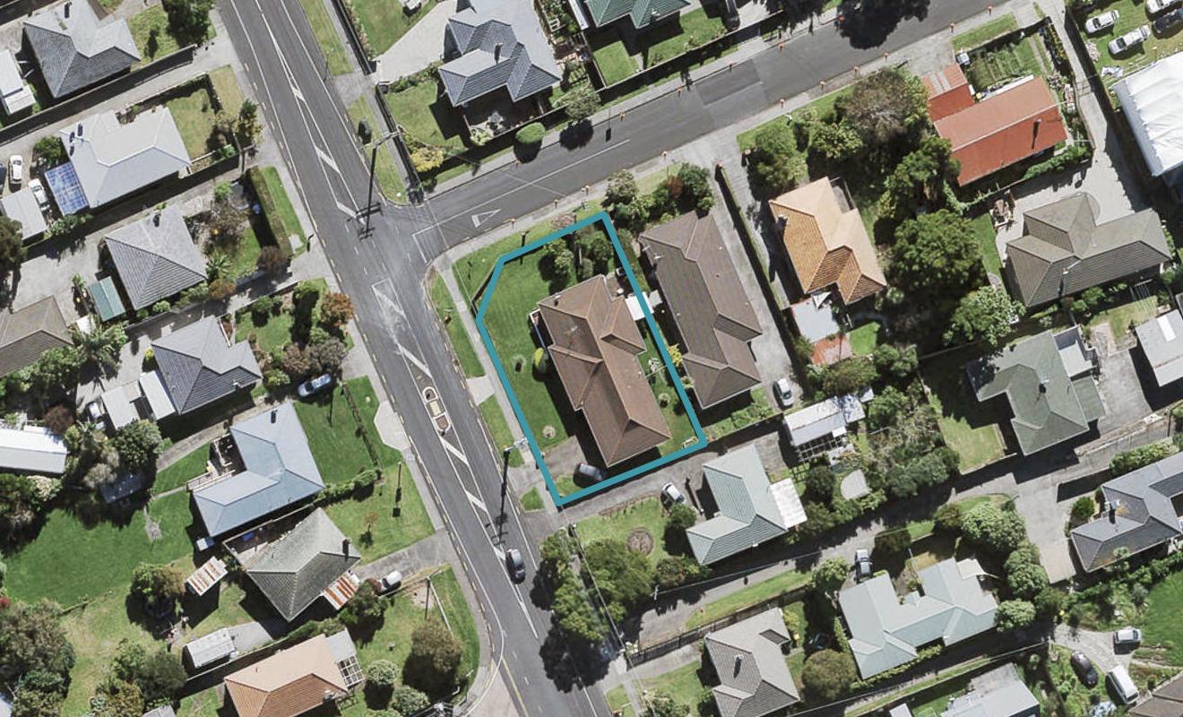 39 Flanshaw Road, Te Atatu South, Auckland - Carousel 1