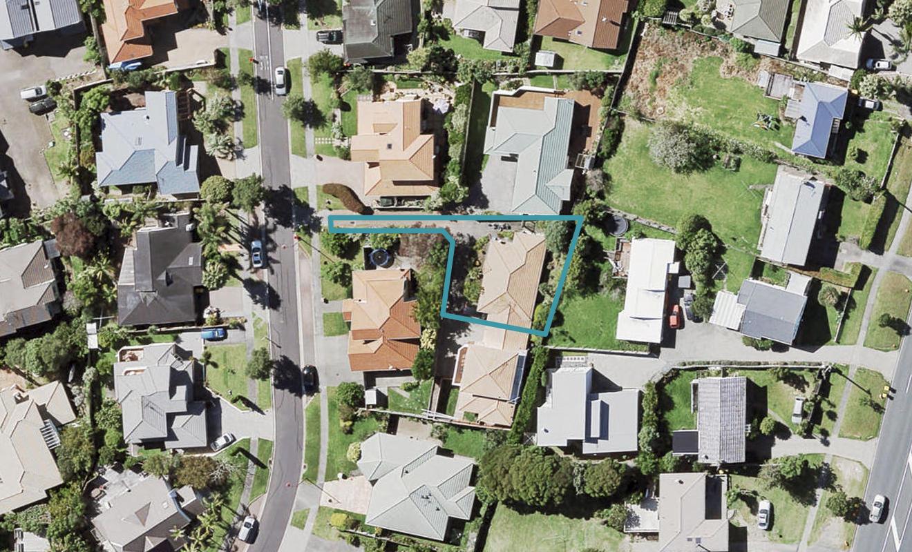 8 Margaret Henry Crescent, Oteha, Auckland - Carousel 1