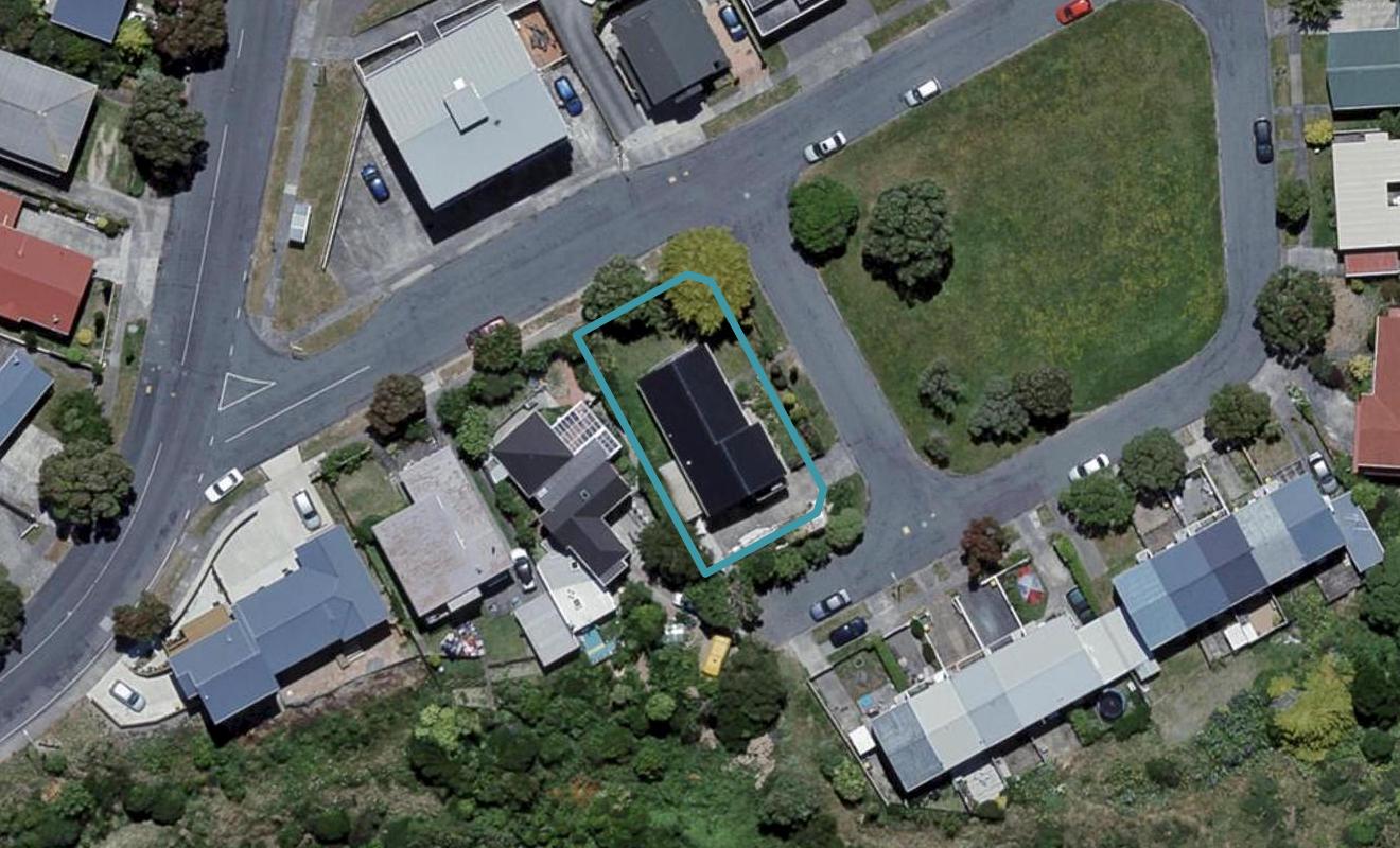 8B Waiwera Crescent, Maupuia, Wellington - Carousel 1