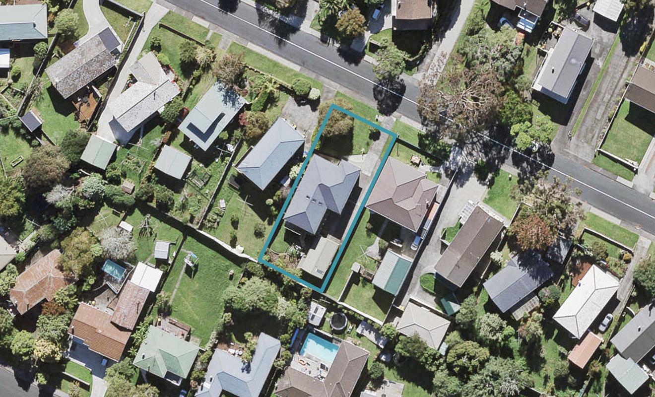 102 Lantana Road, Green Bay, Auckland - Carousel 1