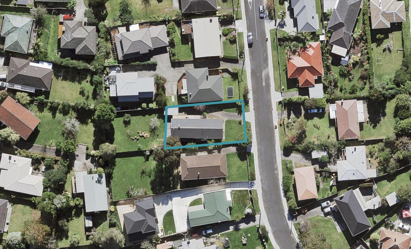 7 Castaing Crescent, Te Atatu South, Auckland - Carousel 1