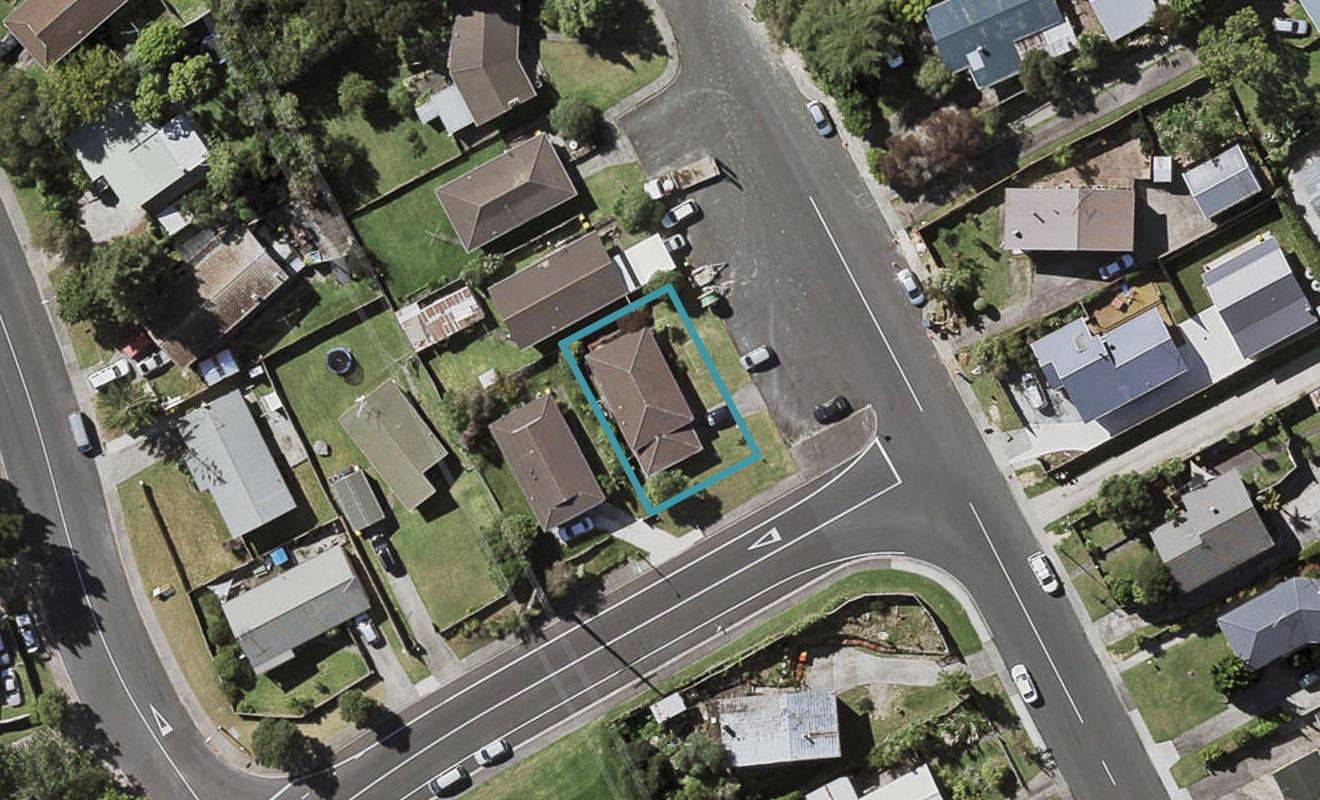54 Totaravale Drive, Totara Vale, Auckland - Carousel 1