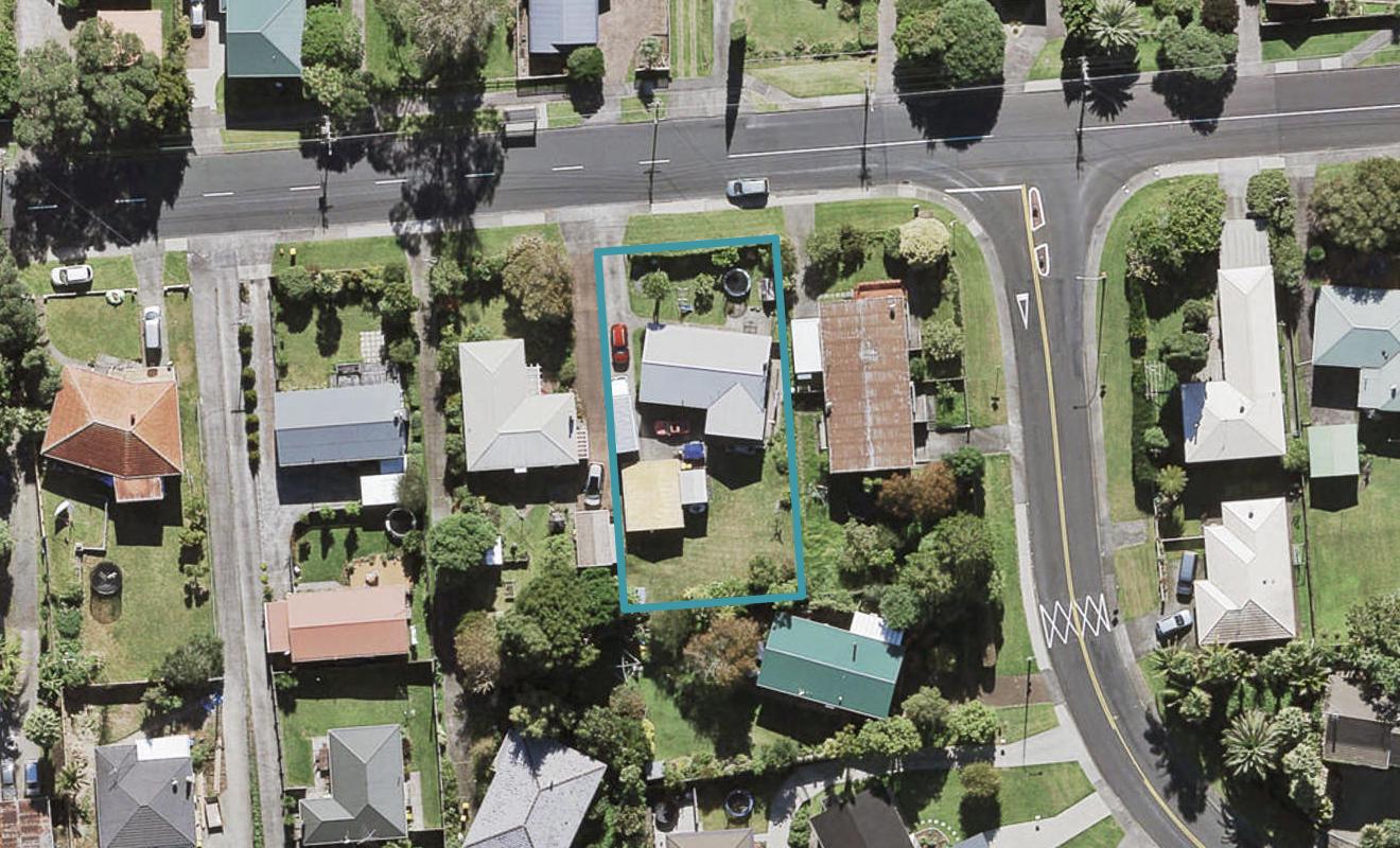 35 Tirimoana Road, Te Atatu South, Auckland - Carousel 1